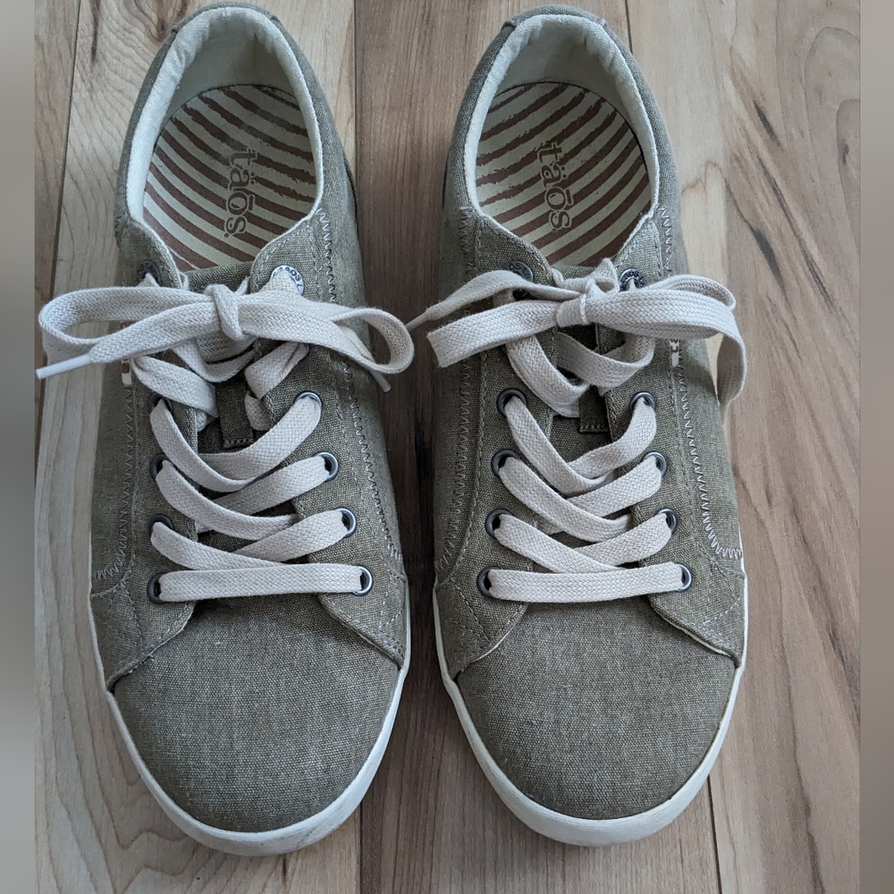 TAOS Sneakers Star Size 11 EUC - Picture 1 of 6